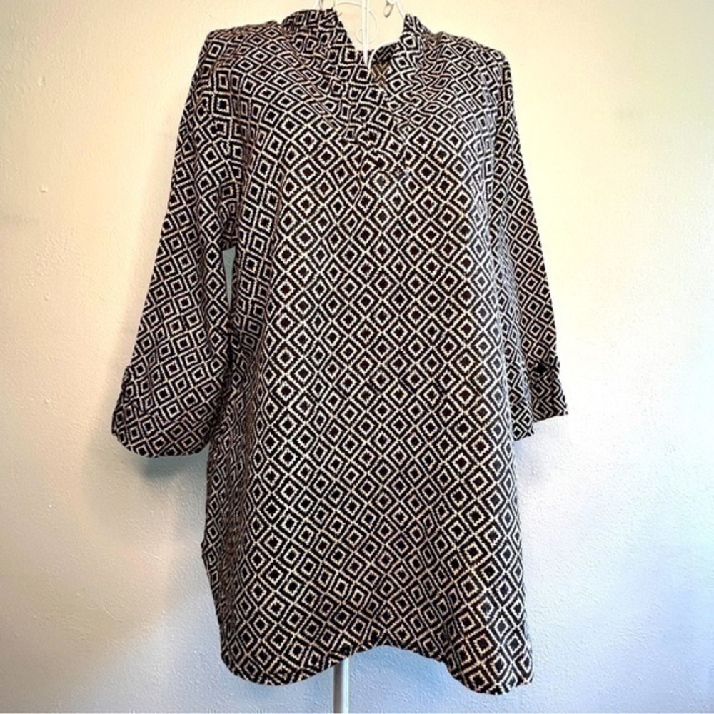 Grande & Greene black/white v-neck tunic, linen/cotton. L. Preowned. Like new.